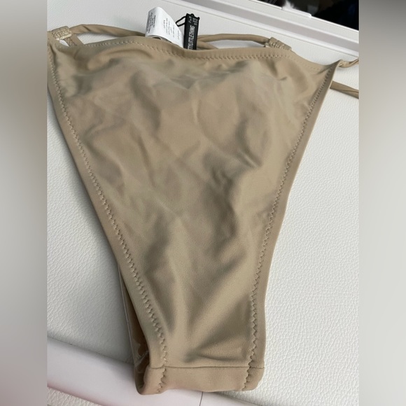 NWT Pretty little thing bikini bottoms - Picture 8 of 8